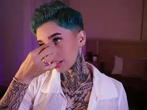 Snapshot of AliceShazaham_ chatting on 01.05.25 AliceShazaham  online show from 01.05.25