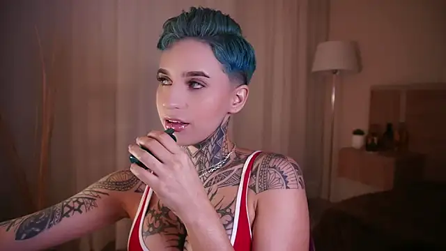 Snapshot of AliceShazaham_ chatting on 01.12.25 AliceShazaham  online show from 01.12.25