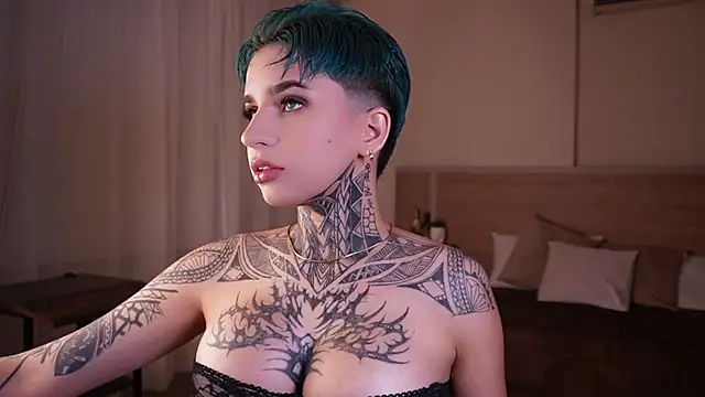 Snapshot of AliceShazaham_ chatting on 02.02.25 AliceShazaham  online show from 02.02.25