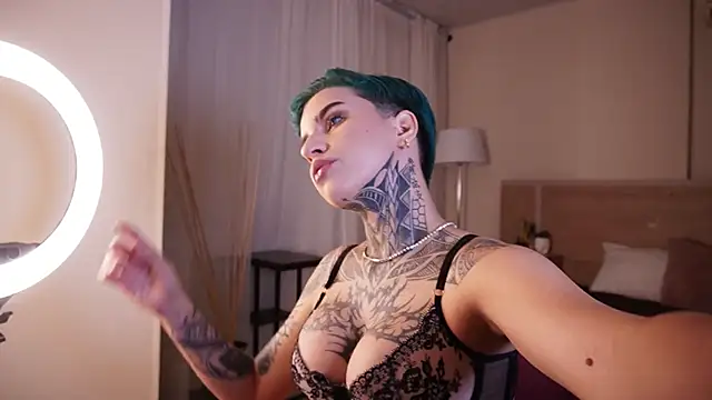 Snapshot of AliceShazaham_ chatting on 02.07.25 AliceShazaham  online show from 02.07.25