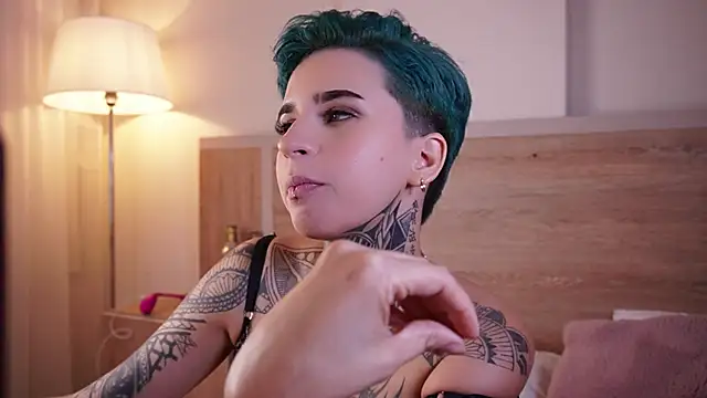 Snapshot of AliceShazaham_ chatting on 02.07.25 AliceShazaham  online show from 02.07.25