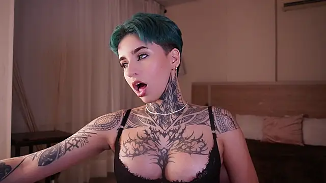 Snapshot of AliceShazaham_ chatting on 02.09.25 AliceShazaham  online show from 02.09.25