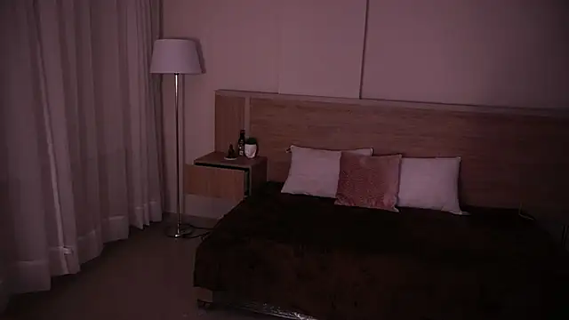 Snapshot of AliceShazaham_ chatting on 02.16.25 AliceShazaham  online show from 02.16.25