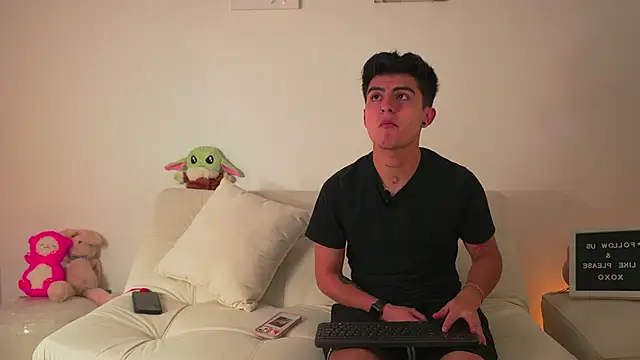 Snapshot of tommy_and_sophie chatting on 01.05.25 tommy and sophie online show from 01.05.25