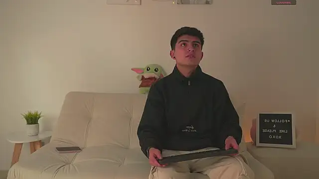 Snapshot of tommy_and_sophie chatting on 01.31.25 tommy and sophie online show from 01.31.25