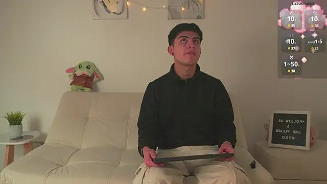 Snapshot of tommy_and_sophie chatting on 02.19.25 tommy and sophie online show from 02.19.25