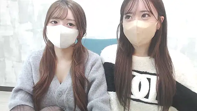 Snapshot of LOVE_MOMO_LOVE chatting on 02.15.25 LOVE MOMO LOVE online show from 02.15.25