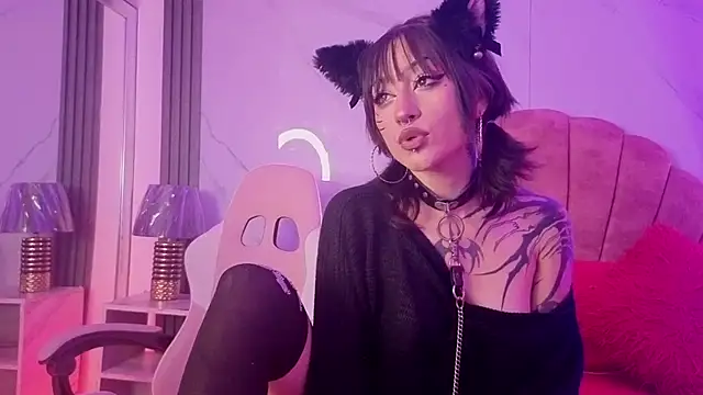 Snapshot of Layla_Cullen chatting on 09.19.25 Layla Cullen online show from 09.19.25
