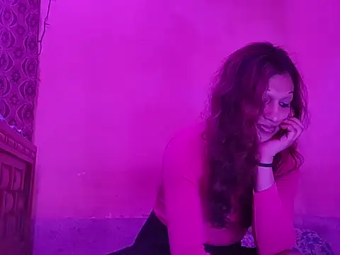 Snapshot of MmmMonikaBabie chatting on 12.21.24 MmmMonikaBabie online show from 12.21.24