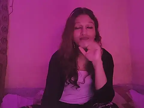 Snapshot of MmmMonikaBabie chatting on 01.28.25 MmmMonikaBabie online show from 01.28.25