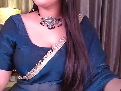 Snapshot of Sexy_Myra18 chatting on 10.10.25 Sexy Myra18 online show from 10.10.25