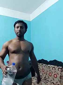 Snapshot of HunkyAriyan chatting on 03.08.25 HunkyAriyan online show from 03.08.25