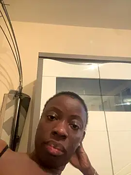 Snapshot of pupine35 chatting on 11.18.25 pupine35 online show from 11.18.25