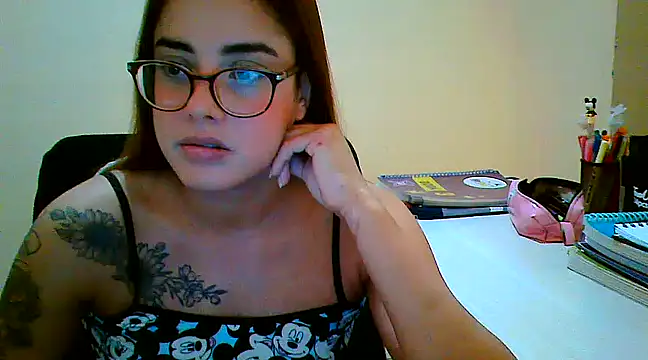 Snapshot of maliamiller chatting on 03.18.25 maliamiller online show from 03.18.25