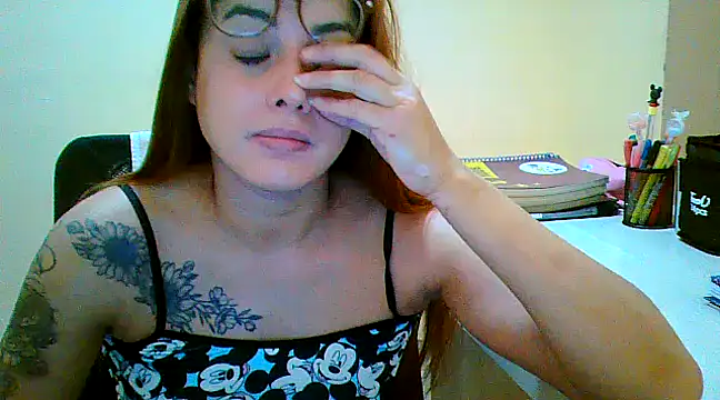 Snapshot of maliamiller chatting on 03.18.25 maliamiller online show from 03.18.25