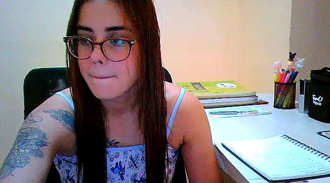 Snapshot of maliamiller chatting on 03.20.25 maliamiller online show from 03.20.25