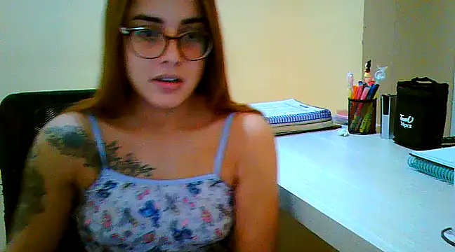 Snapshot of maliamiller chatting on 03.20.25 maliamiller online show from 03.20.25