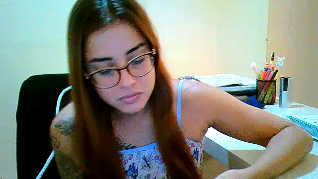 Snapshot of maliamiller chatting on 03.22.25 maliamiller online show from 03.22.25