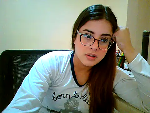 Snapshot of maliamiller chatting on 09.24.25 maliamiller online show from 09.24.25