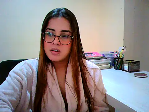 Snapshot of maliamiller chatting on 09.26.25 maliamiller online show from 09.26.25