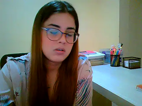 Snapshot of maliamiller chatting on 10.10.25 maliamiller online show from 10.10.25