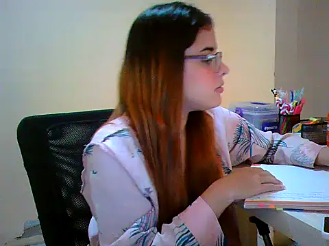 Snapshot of maliamiller chatting on 10.29.25 maliamiller online show from 10.29.25