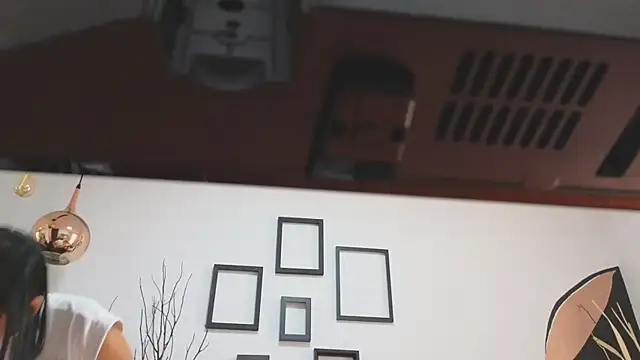 Snapshot of almaa_18 chatting on 03.15.25 almaa 18 online show from 03.15.25