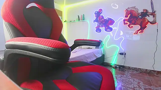 Snapshot of sweetie_tsgirl_ chatting on 01.12.25 sweetie tsgirl online show from 01.12.25