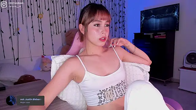 Snapshot of alice_guerin_ chatting on 01.12.25 alice guerin  online show from 01.12.25