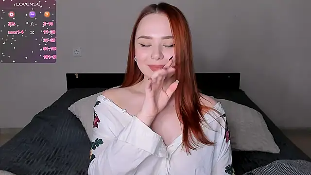 Snapshot of LittleKiitten chatting on 12.08.24 LittleKiitten online show from 12.08.24