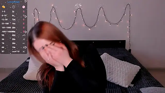 Snapshot of LittleKiitten chatting on 01.22.25 LittleKiitten online show from 01.22.25