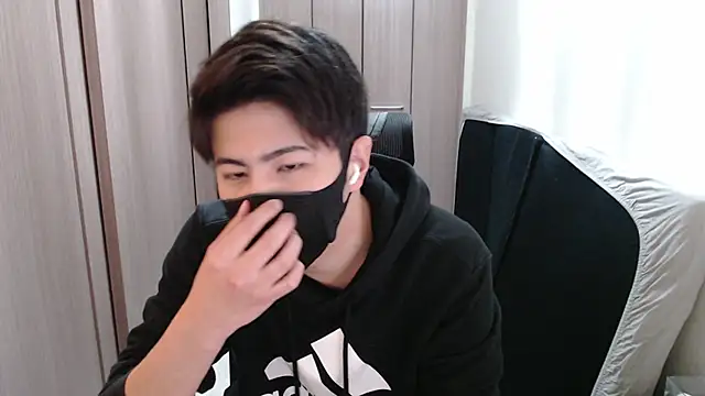 Snapshot of ryota_kkk chatting on 12.20.24 ryota kkk online show from 12.20.24