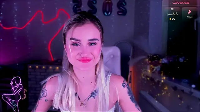 Snapshot of _Ravenaa chatting on 01.26.25 Ravenaa online show from 01.26.25