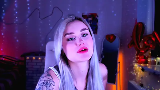 Snapshot of _Ravenaa chatting on 03.05.25 Ravenaa online show from 03.05.25