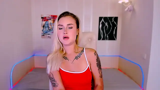 Snapshot of _Ravenaa chatting on 09.19.25 Ravenaa online show from 09.19.25