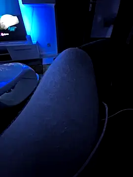 Snapshot of Warumnicht1980 chatting on 02.14.25 Warumnicht1980 online show from 02.14.25