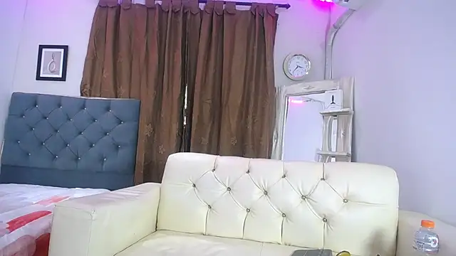 Snapshot of Isis_queen1 chatting on 02.09.25 Isis queen1 online show from 02.09.25