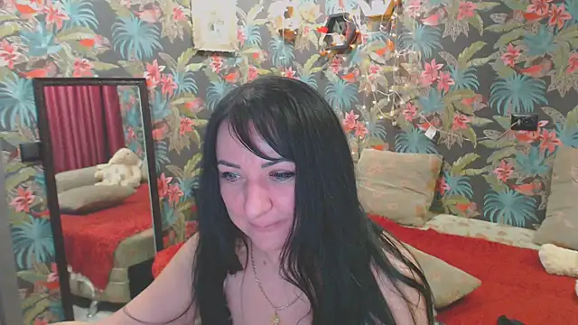 Snapshot of SusanLaNice chatting on 12.11.24 SusanLaNice online show from 12.11.24