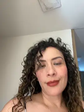 Snapshot of Elizabeth_Dupont chatting on 09.10.25 Elizabeth Dupont online show from 09.10.25