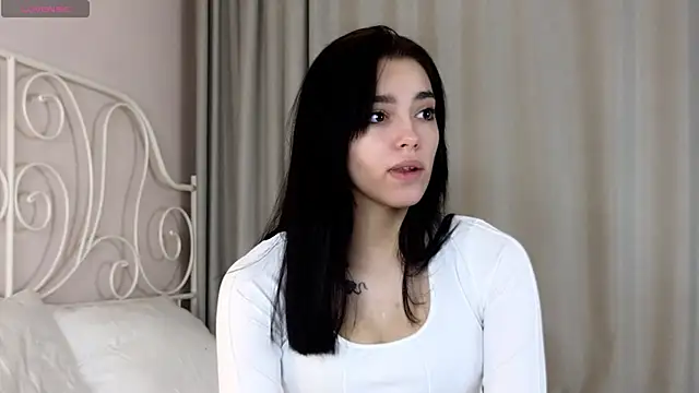 Snapshot of WildaBendell chatting on 03.06.25 WildaBendell online show from 03.06.25