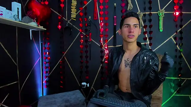 Snapshot of MillersKink chatting on 02.14.25 MillersKink online show from 02.14.25