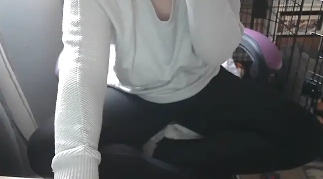 Snapshot of LaRa_forU chatting on 02.25.25 LaRa forU online show from 02.25.25