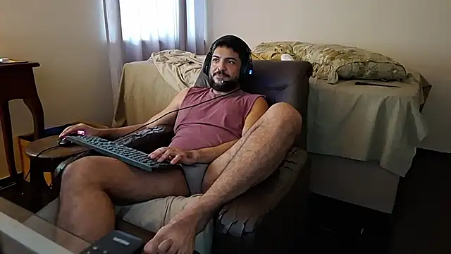 Snapshot of LUH133 chatting on 09.10.25 LUH133 online show from 09.10.25