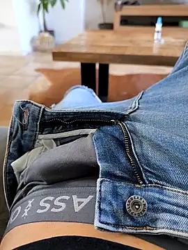 Snapshot of Kevoon991 chatting on 03.04.25 Kevoon991 online show from 03.04.25