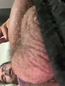 Snapshot of bichotasoo2021 chatting on 10.14.25 bichotasoo2021 online show from 10.14.25