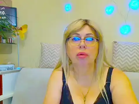 SusieNoreen online show from 02.19.25