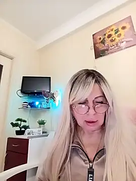 SusieNoreen online show from 10.05.25
