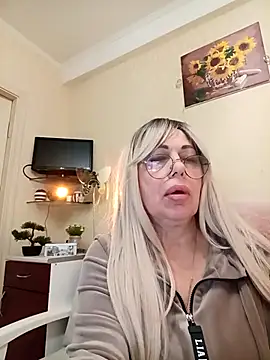 SusieNoreen online show from 10.06.25