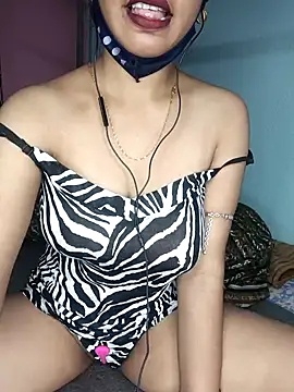 Snapshot of wild_bong_queen chatting on 12.23.24 wild bong queen online show from 12.23.24