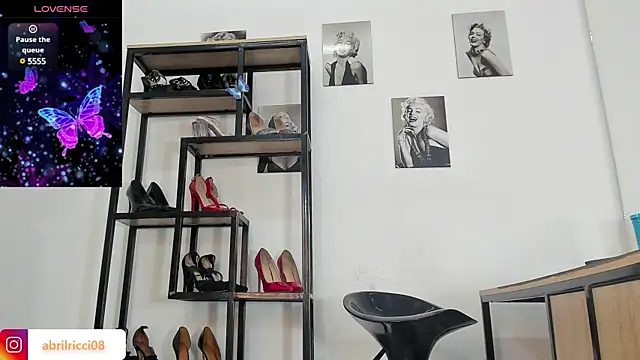 Snapshot of abril_ricci chatting on 12.31.24 abril ricci online show from 12.31.24